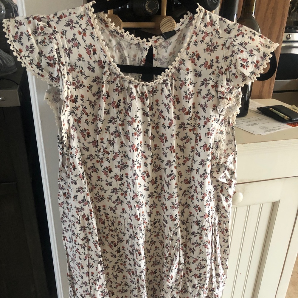 Adorable above the knee dress.